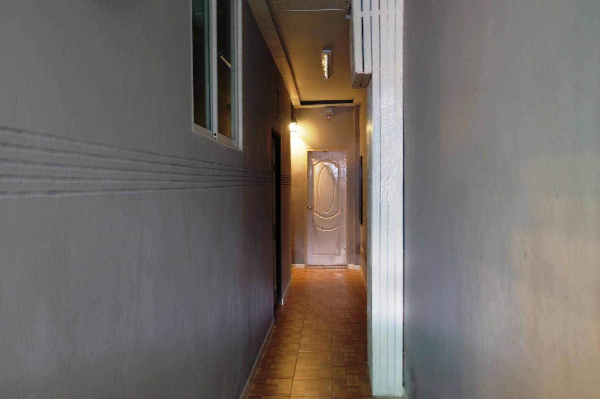 Kimhouse Motel Bangkok Exterior photo
